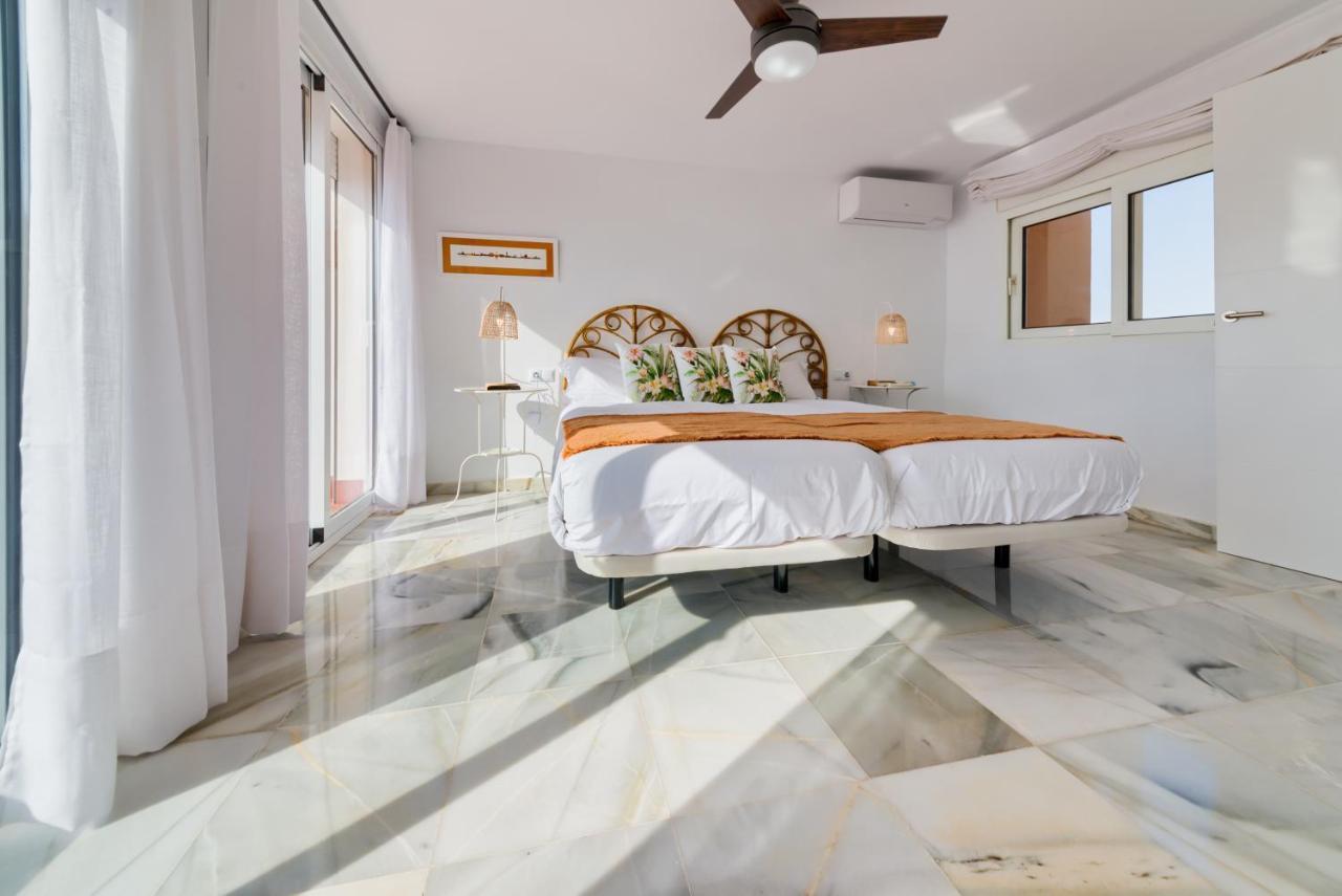 Holidays2Fuengirola Duplex With Stunning Sea View, Terraces,1St Line Beside Port Екстериор снимка