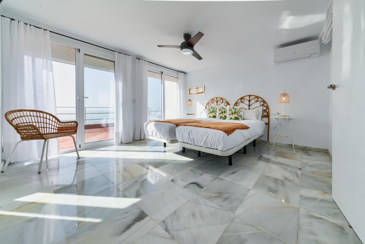 Holidays2Fuengirola Duplex With Stunning Sea View, Terraces,1St Line Beside Port Екстериор снимка
