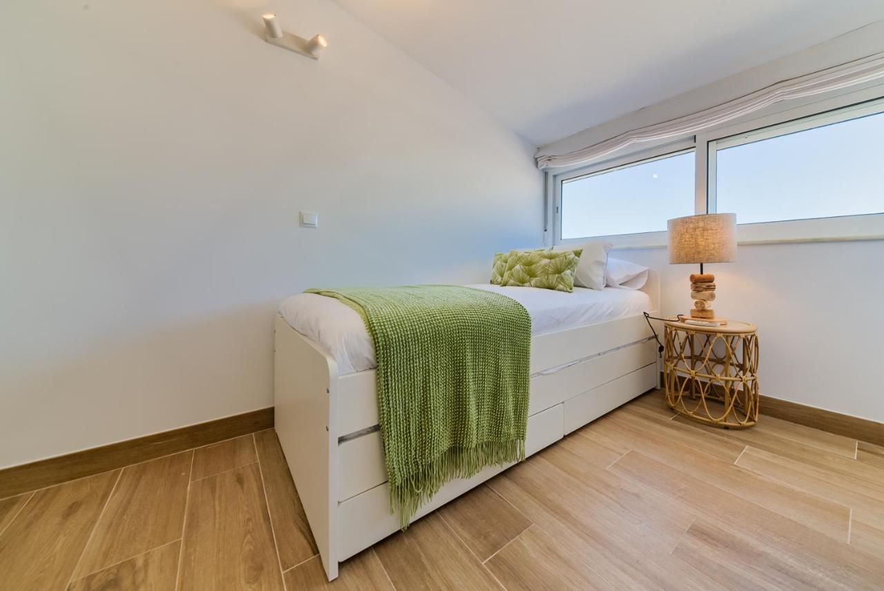 Holidays2Fuengirola Duplex With Stunning Sea View, Terraces,1St Line Beside Port Екстериор снимка