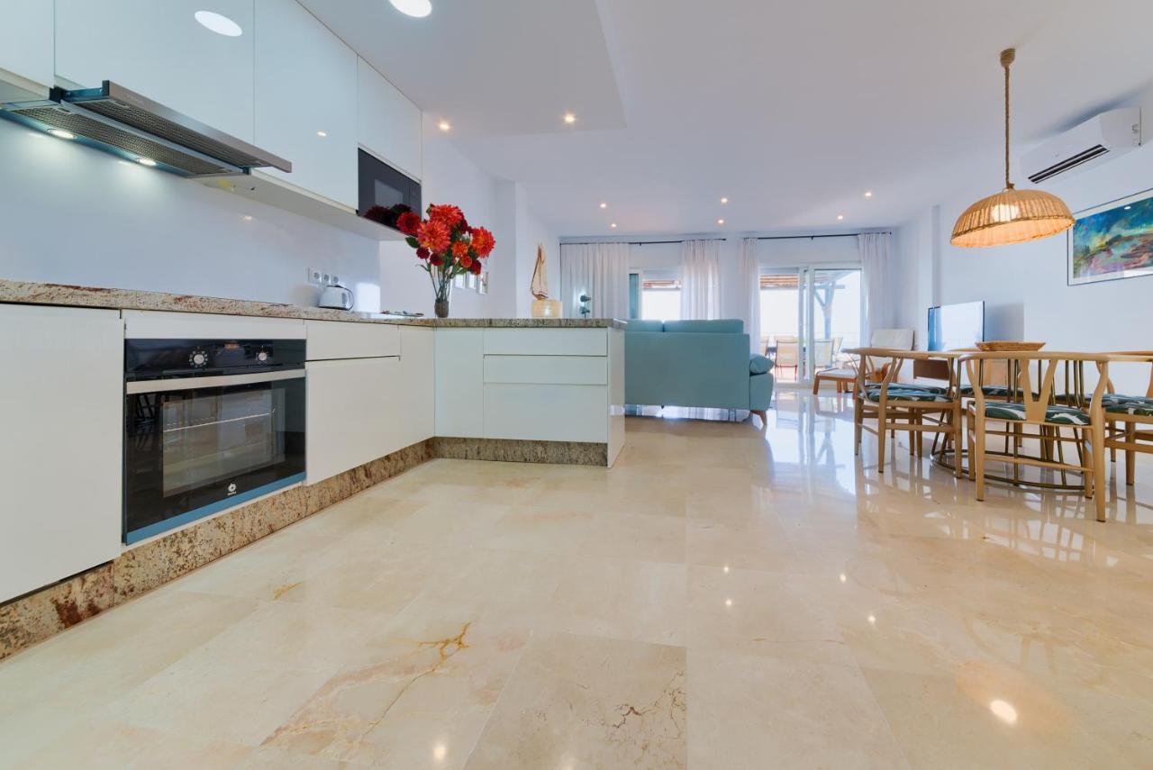 Holidays2Fuengirola Duplex With Stunning Sea View, Terraces,1St Line Beside Port Екстериор снимка