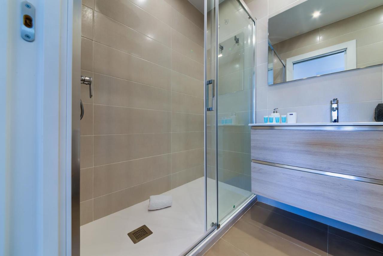 Holidays2Fuengirola Duplex With Stunning Sea View, Terraces,1St Line Beside Port Екстериор снимка