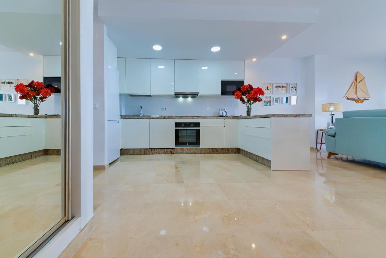 Holidays2Fuengirola Duplex With Stunning Sea View, Terraces,1St Line Beside Port Екстериор снимка